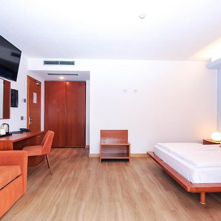 Eco Hotel Cleofe Каорле Экстерьер фото