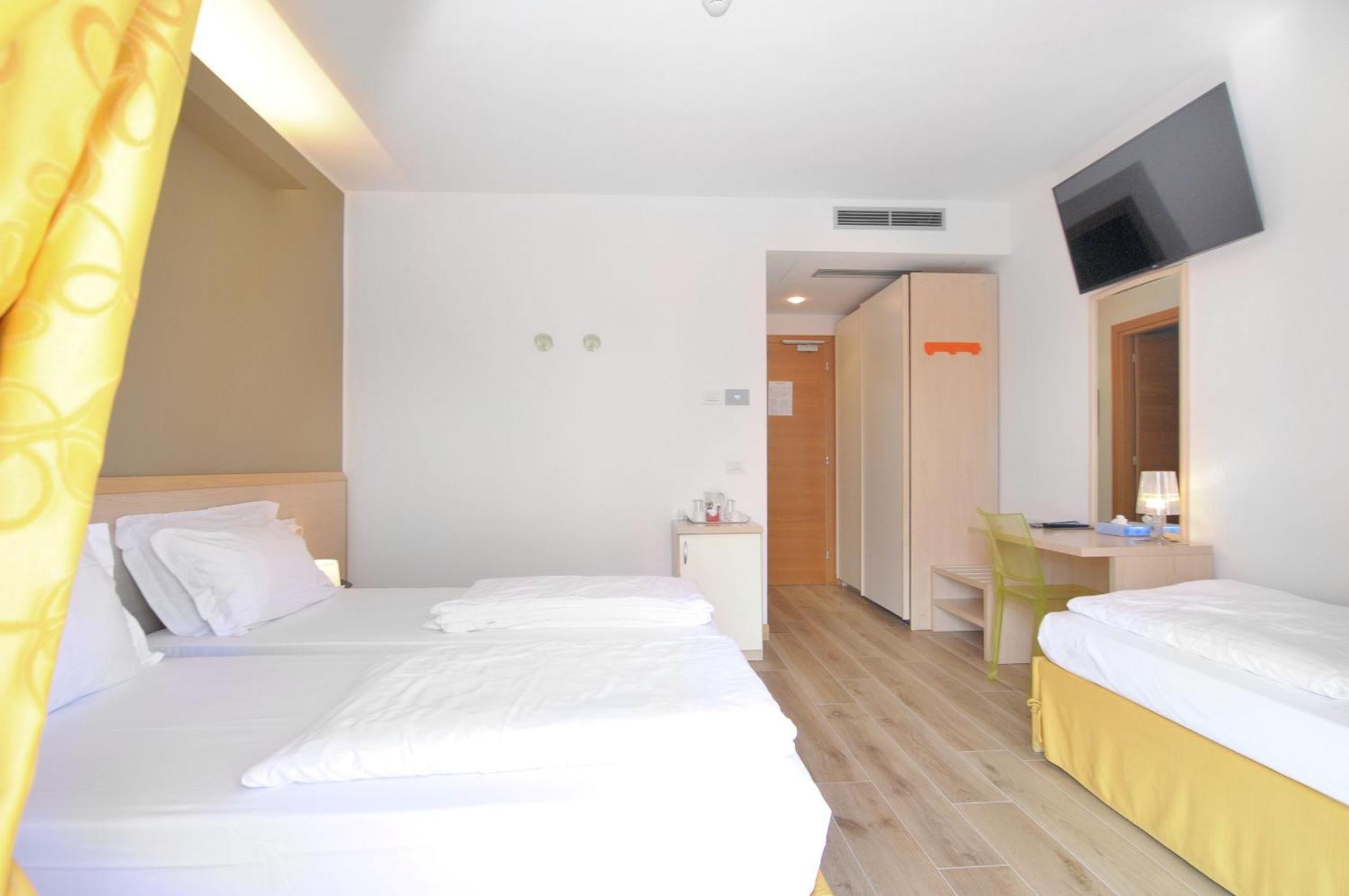Eco Hotel Cleofe Каорле Экстерьер фото
