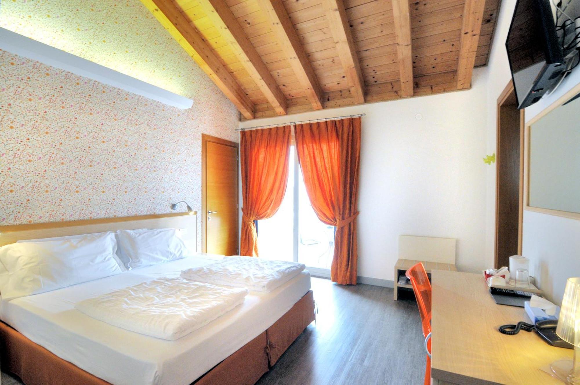 Eco Hotel Cleofe Каорле Экстерьер фото